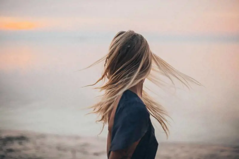 Colore capelli, le tonalità da scegliere di tendenza in autunno 2025
