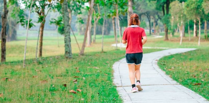 Donna che pratica fartlek