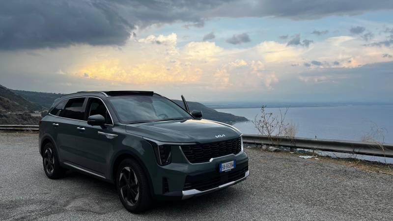Un viaggio da Milano alla punta dello Stivale guidando la regina del comfort Kia Sorento