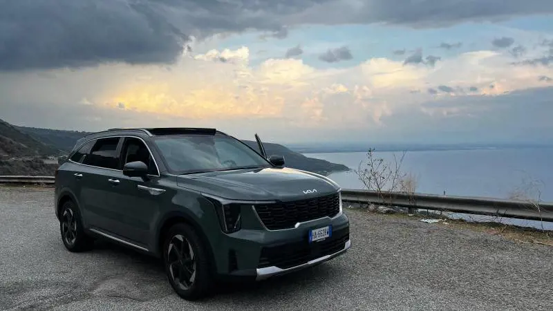 Un viaggio da Milano alla punta dello Stivale guidando la regina del comfort Kia Sorento