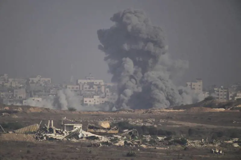 Gaza, raid delle Idf sull'ospedaleNasser: "Uccisi cinque reporter". Netanyahu: "Tragico incidente"