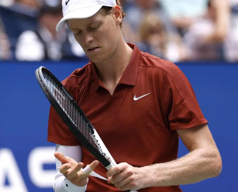 Jannik Sinner, tifosi italiani preoccupati: "Perché quel cerotto?". Come sta il tennista
