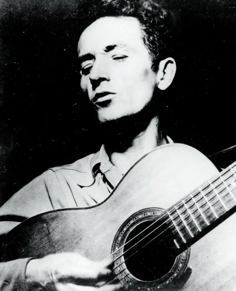 Il tesoro nascosto  di Woody Guthrie, padre dei cantautori senza finzioni