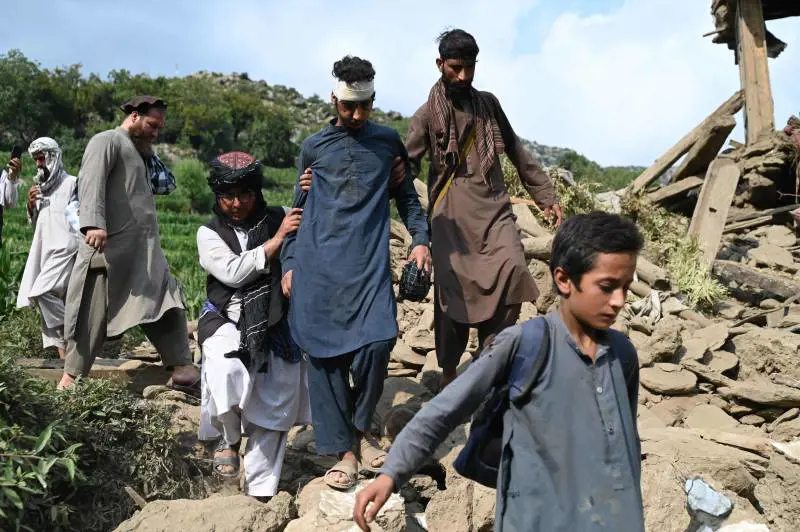Sisma in Afghanistan: almeno 800 morti. I talebani supplicano il mondo: "Aiutateci"