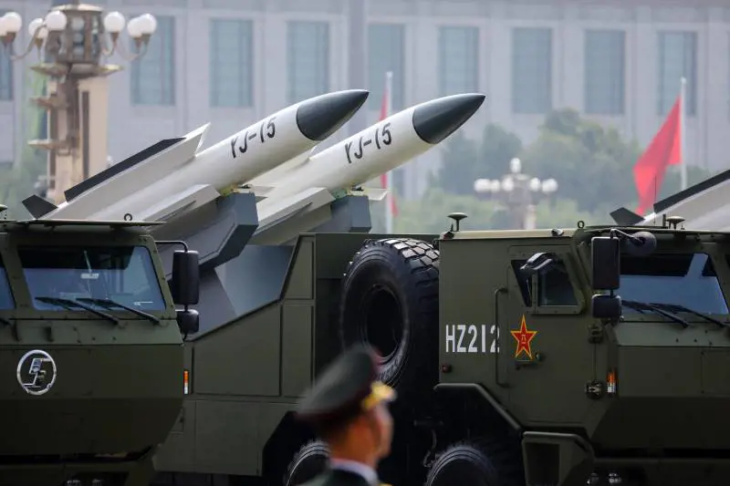  L’aereo nero AJX002 e il super missile atomico DF-61: tutte le armi di Xi mostrate nella parata