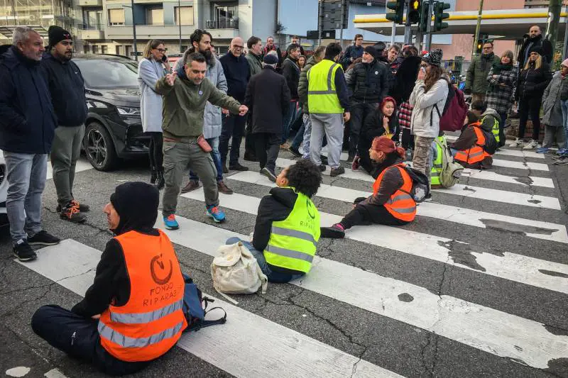 Bloccano strada: assolti. "Non sono pericolosi"