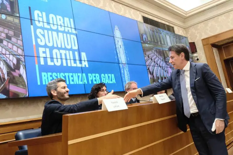 La sinistra si imbarca con la Flotilla