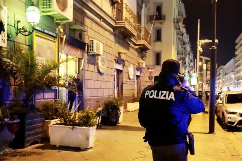 Napoli, lite familiare finisce in tragedia: moglie uccide il marito. Arrestata
