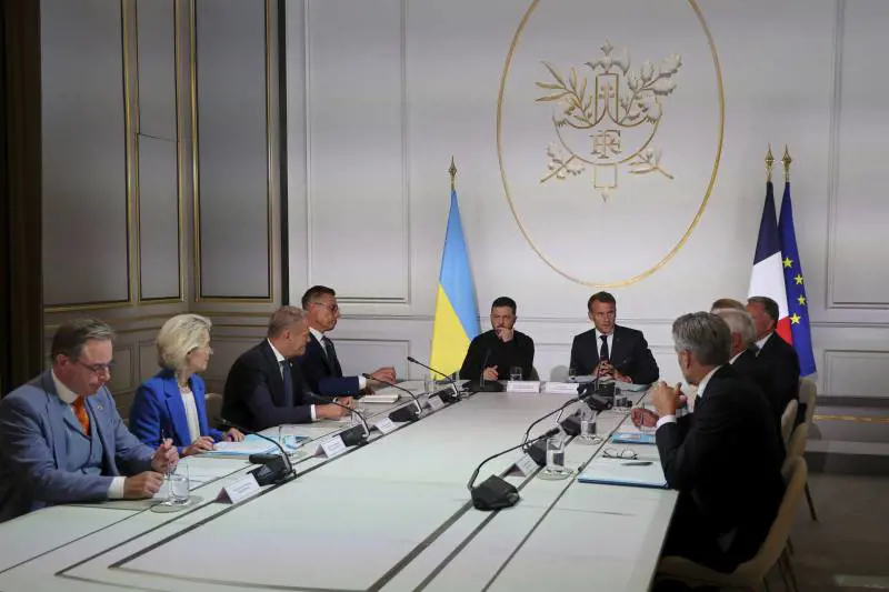 Ucraina, Starmer: "Di Putin non ci si può fidare". Iniziata la telefonata dei Volenterosi con Trump