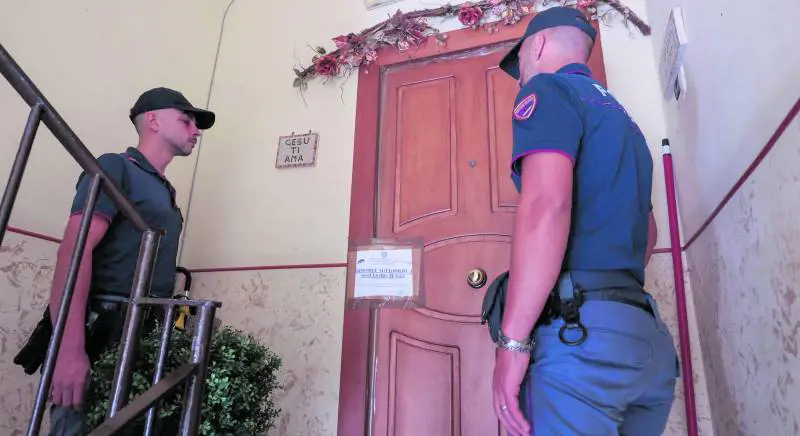 "Mi ha aggredito". Accoltella a morte il marito, arrestata 58enne