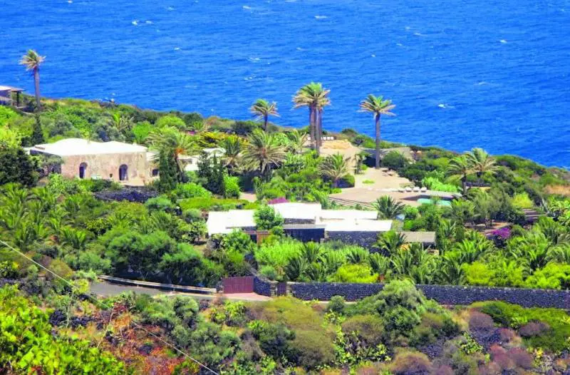 Lo yacht Maìn da 65 metri e le ville a Forte e Pantelleria nel tesoro del Signor Armani