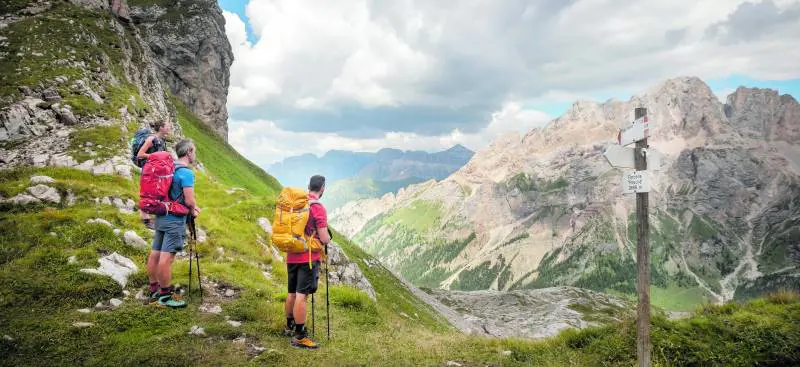 Ora il foliage dipinge il paesaggio. Gite e relax sui laghi d'autunno