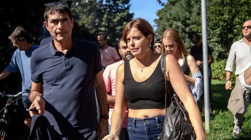 Corteo Leoncavallo, uova e petardi contro le forze dell'ordine