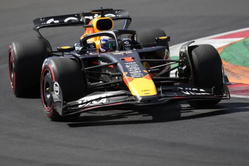 F1, Verstappen ancora re di Monza: a lui la pole davanti alle McLaren e alle Ferrari