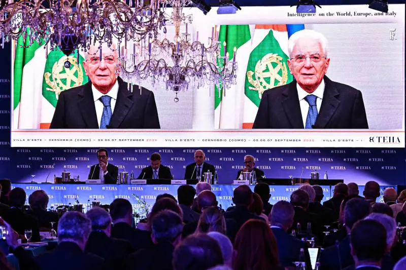 Mattarella: "Il mondo ha bisogno dell'Europa" Frecciata a Trump sull'aggressività Usa