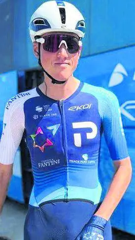 Ciclismo, la Israel costretta a togliere il nome dalla maglia
