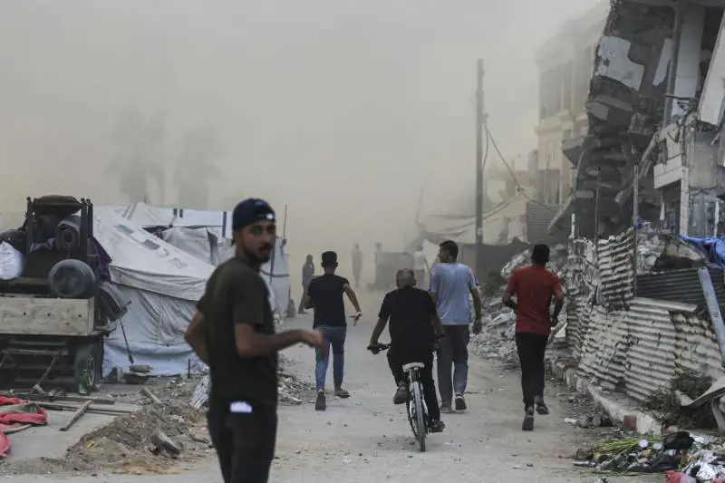  Bombe sui palazzi di Hamas. Gaza City, l'attacco è pronto 