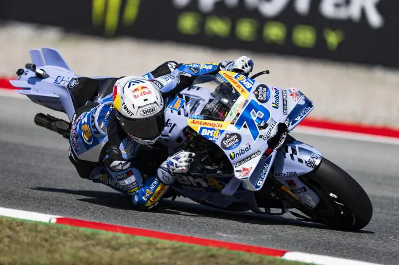 MotoGP, Alex Marquez sorprende il fratello Marc e trionfa al Montmelò