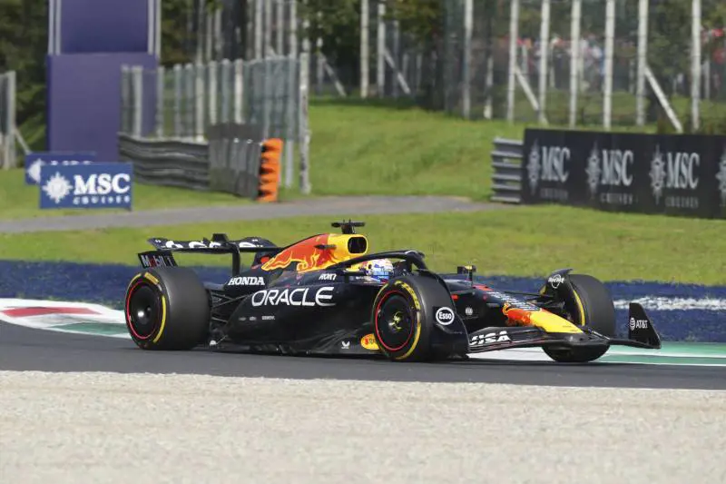 F1, Verstappen dominatore a Monza: McLaren battute, Leclerc 4°, Hamilton 6°