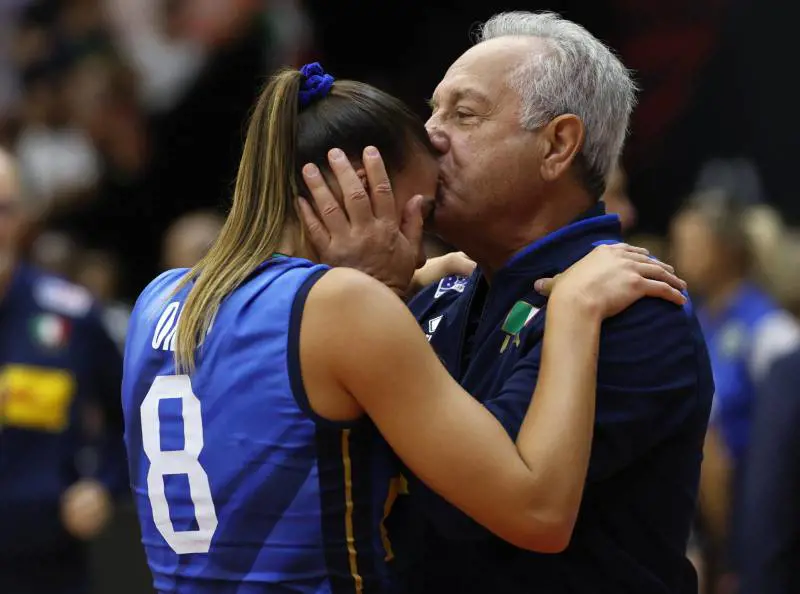 Chi è Velasco, l'allenatore che ha portato il volley femminile sul tetto del mondo