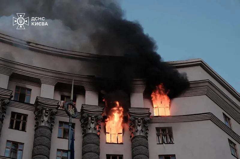 Su Kiev il più feroce attacco russo. Colpiti anche i palazzi del governo