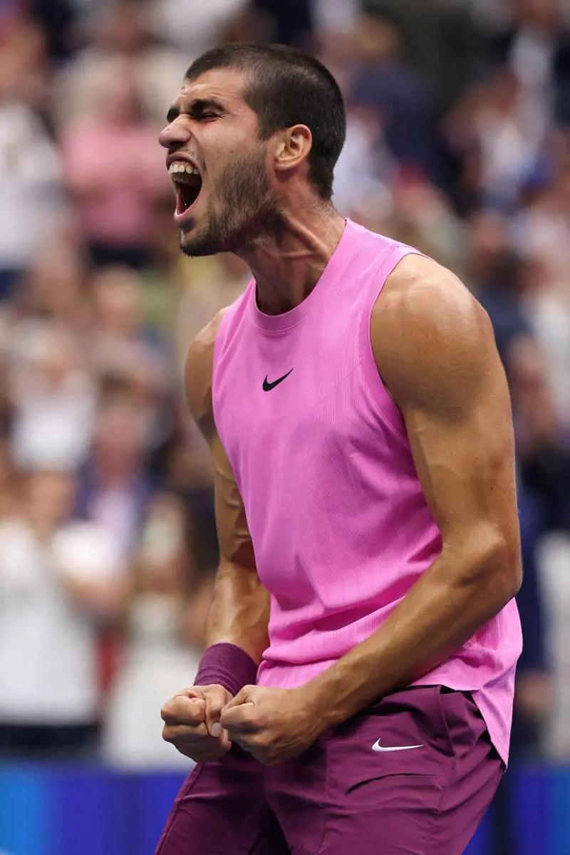 Una doppia corona per Carlos. Decimo scontro diretto vinto e si riprende anche il numero 1