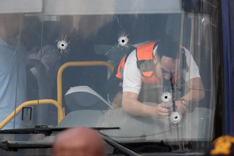 Attentato su un bus a Gerusalemme: sei morti, uccisi due terroristi. Ministro Sa'ar: "Accettata la proposta di tregua di Trump"