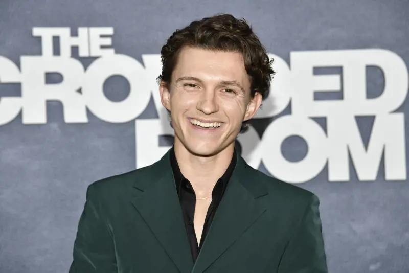 Tom Holland rivela: “Convivo con dislessia e ADHD, il gioco mi ha salvato”