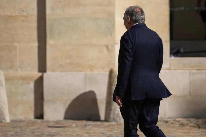 Debito, boom del deficit e flop rating: la bomba economica dietro il caos in Francia