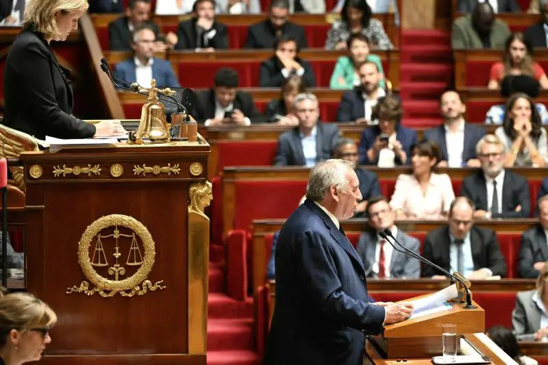 Crisi nera in Francia, cade il governo Bayrou | La diretta