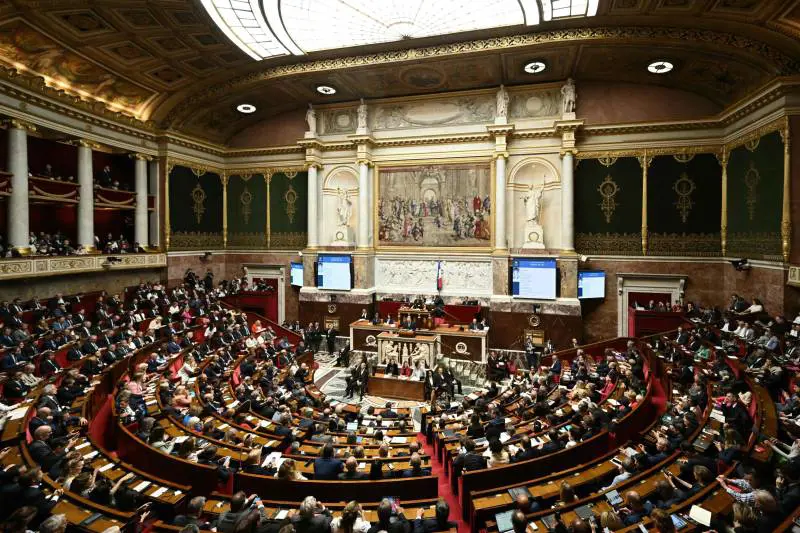 Il trucco dell'Eliseo. Un nuovo premier che traghetti Parigi verso il proporzionale