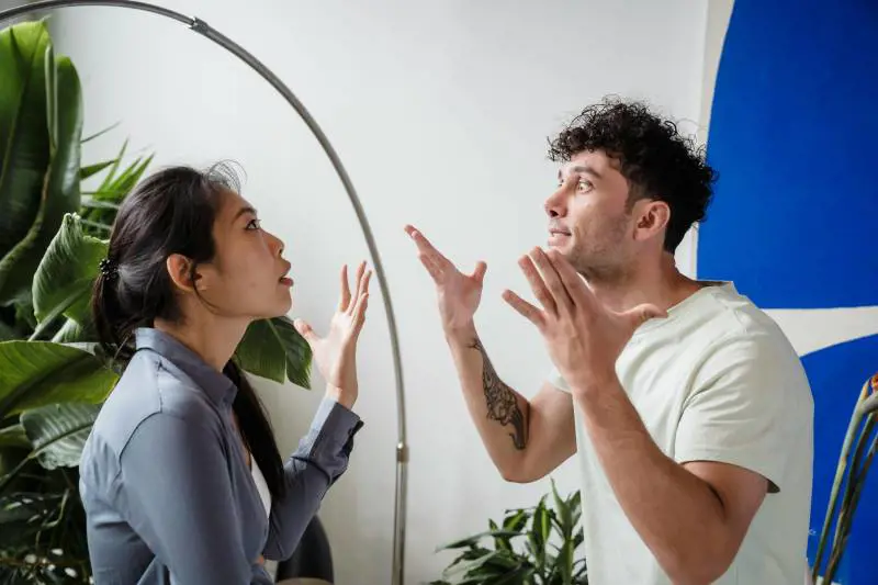 Come risolvere i litigi di coppia: il metodo efficace dei 5 secondi suggerito da una psicologa