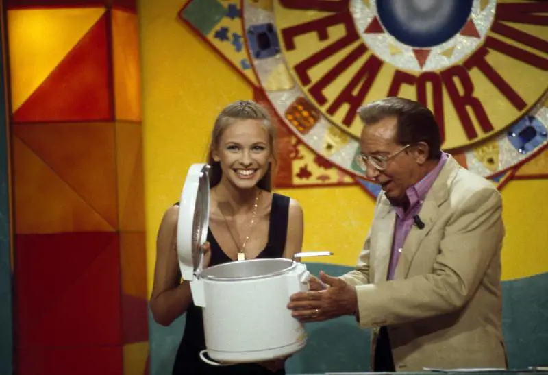 "La ruota della fortuna", da Paola Barale ad Antonella Elia: le storiche vallette del programma