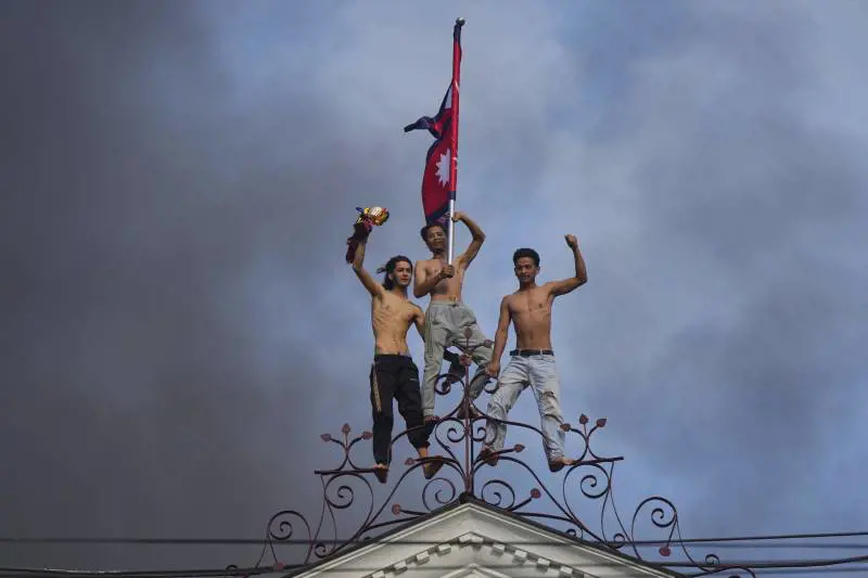 Rivolta social in Nepal, la GenZ brucia i palazzi del potere