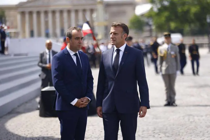 Il caos francese benzina per le autocrazie