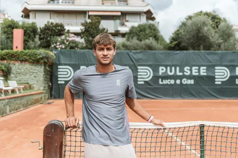 Flavio Cobolli al Park training tennis di Genova nell’ambito di un’iniziativa organizzata da Pulsee Luce e Gas