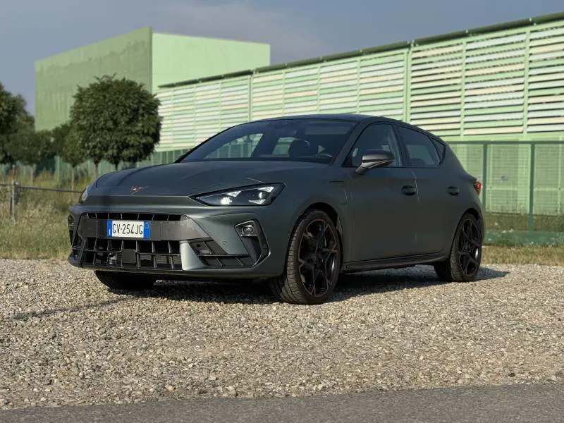 Cupra Leon e-Hybrid 272 CV: sportiva elettrificata dal doppio carattere