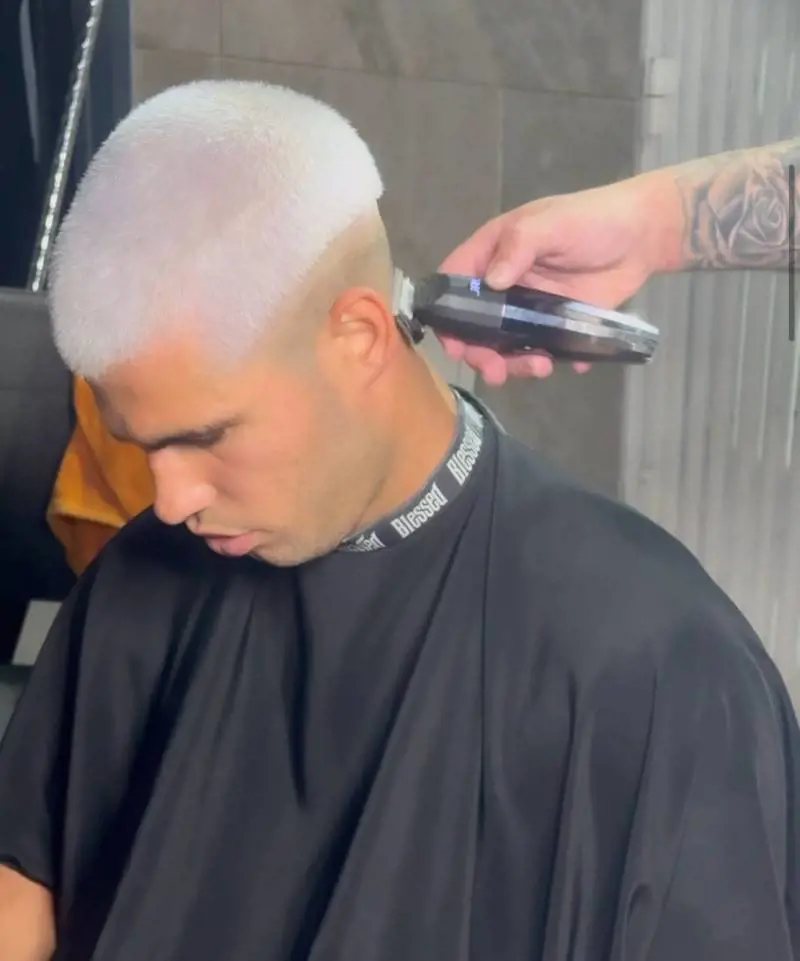 Alcaraz diventa biondo platino: il motivo del cambio di look dopo la vittoria contro Sinner