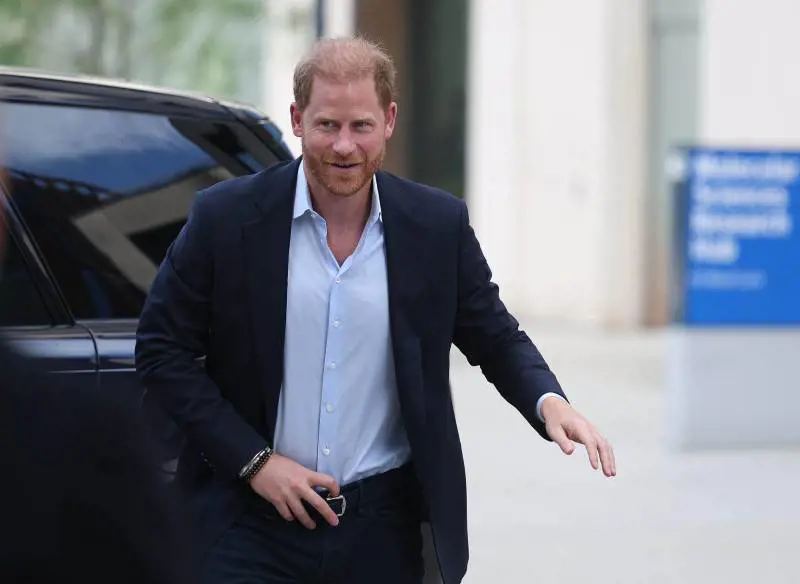 Il principe Harry incontra re Carlo III a Londra