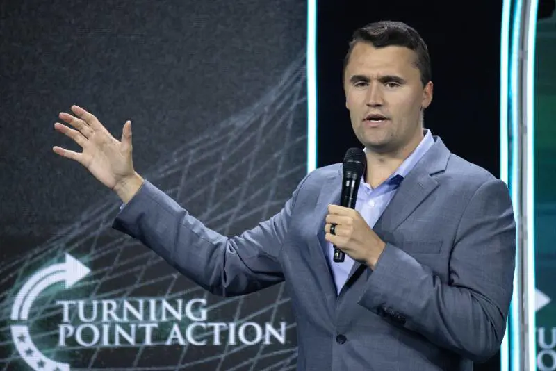 Chi era Charlie Kirk, maestro del dibattito ucciso in Utah. Così ha portato i giovani a Trump