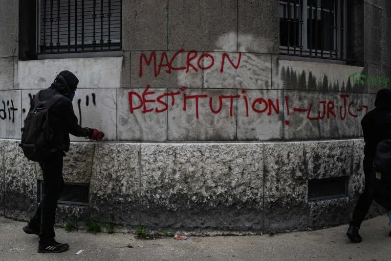 "Blocchiamo tutto", Francia nel caos