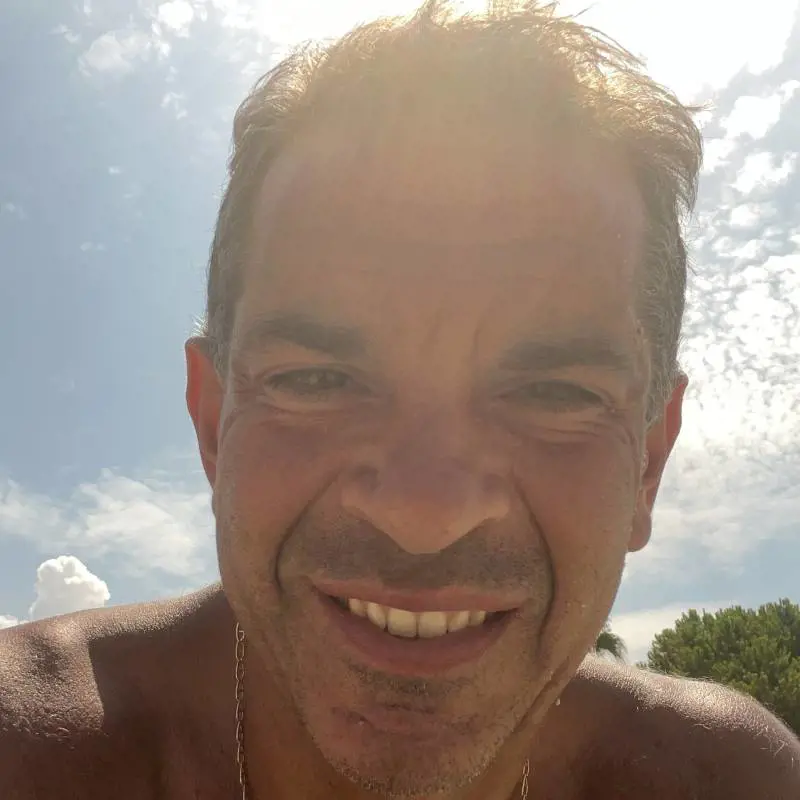 "Spintonò l’ex moglie": candidato del centrosinistra in Calabria accusato di lesioni