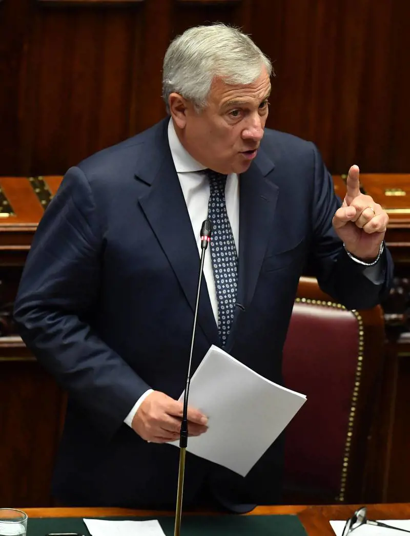 "Prezzolato dalla propaganda israeliana". I vergognosi insulti dei 5S a Tajani