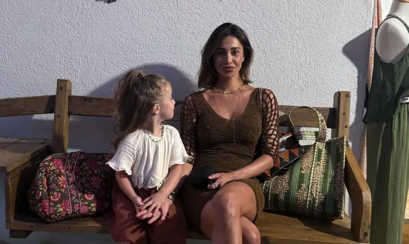 Belen, sceneggiata davanti ai fotografi: "Furiosa per le foto con Luna Marì"