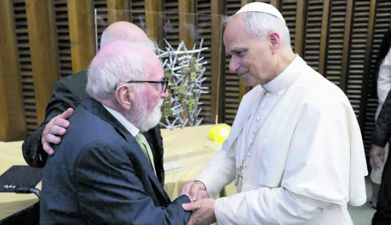 La Croce "Preghiera di pace" per il compleanno di Papa Leone