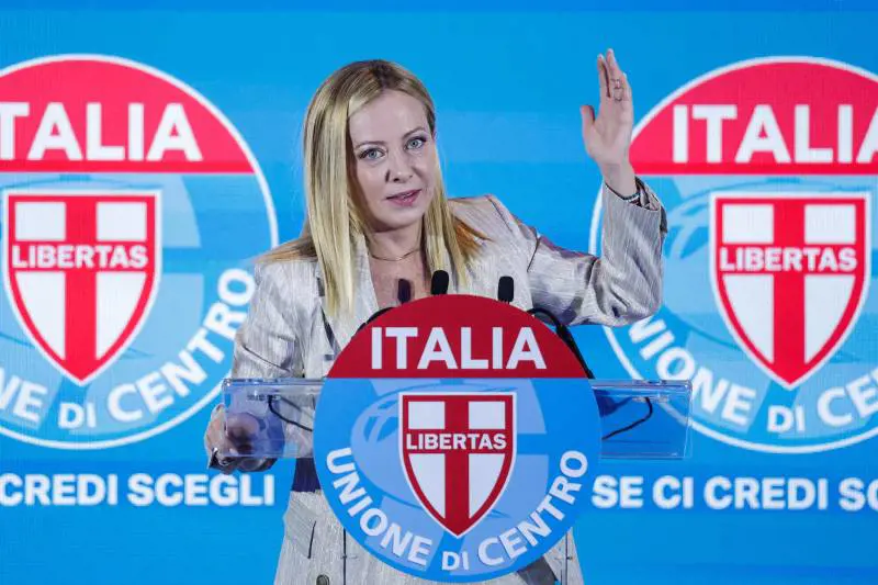 Meloni a gamba tesa: "Noi accusati di odio da chi festeggia l'omicidio di Kirk"