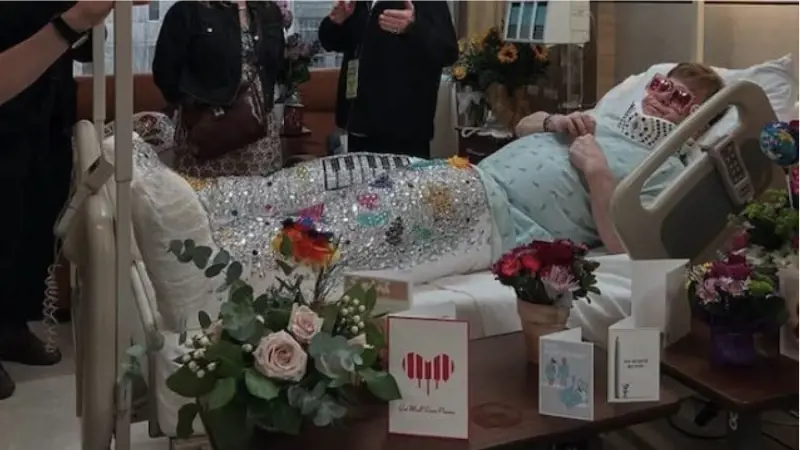 Elton John in ospedale: cosa c'è dietro la foto virale che ha fatto tremare i fan