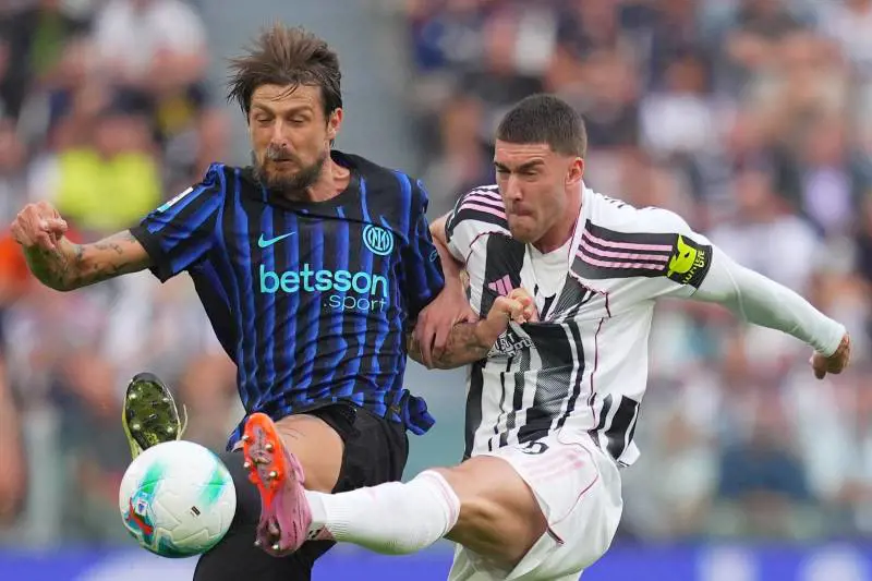 Derby d’Italia pirotecnico: la Juventus batte l’Inter 4-3 in extremis, decisivo Adzic