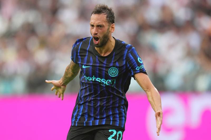 Juventus Inter Calhanoglu celebrazione