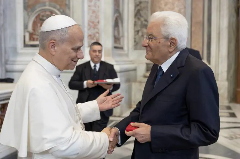 "Ora riprendere la via del dialogo". Gli auguri di Mattarella a Papa Leone XIV